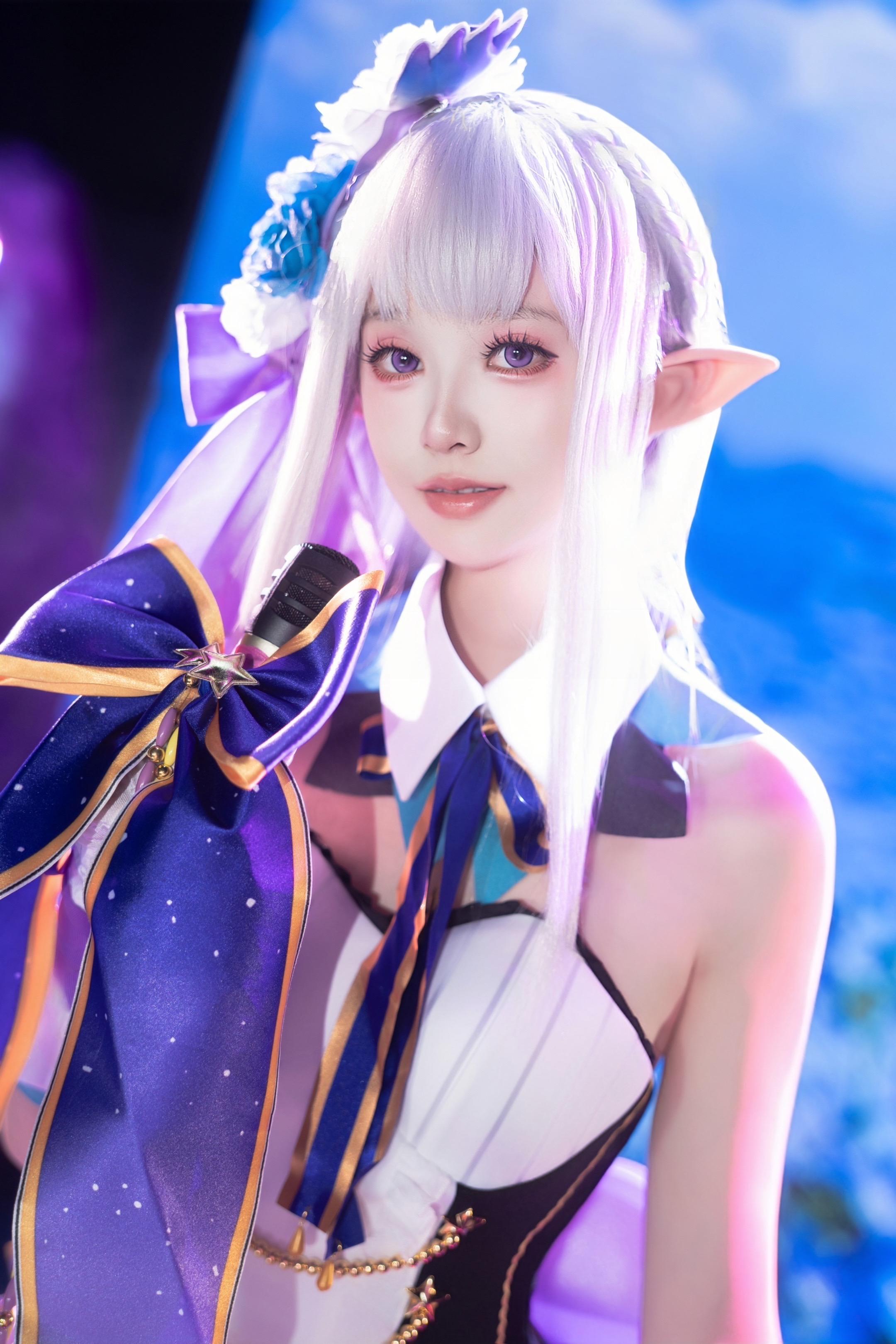 是偶像爱蜜莉雅！头上的🌟给微精灵们啦 摄影：   女神