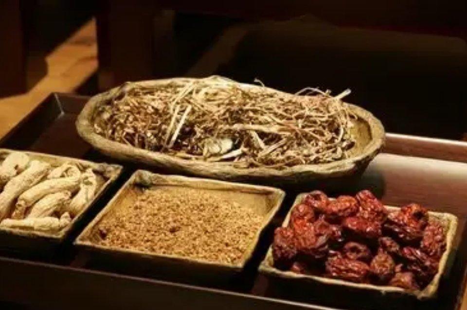 【养血必须调气！三个中成药，一强心气，二健脾气，三疏肝气】气血是生命的根本，气为