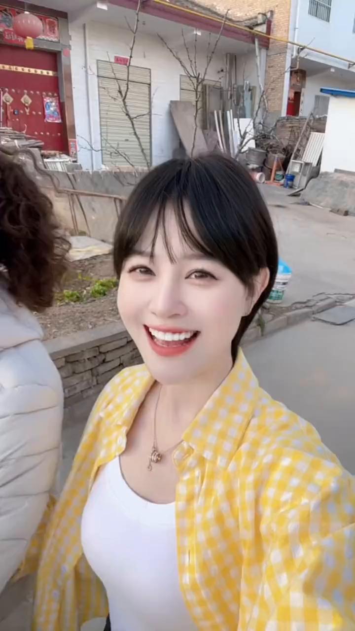 男人和女人单身久了的区别是：男人单身久了，看什么样的女人都像貂蝉；女人单身久了，