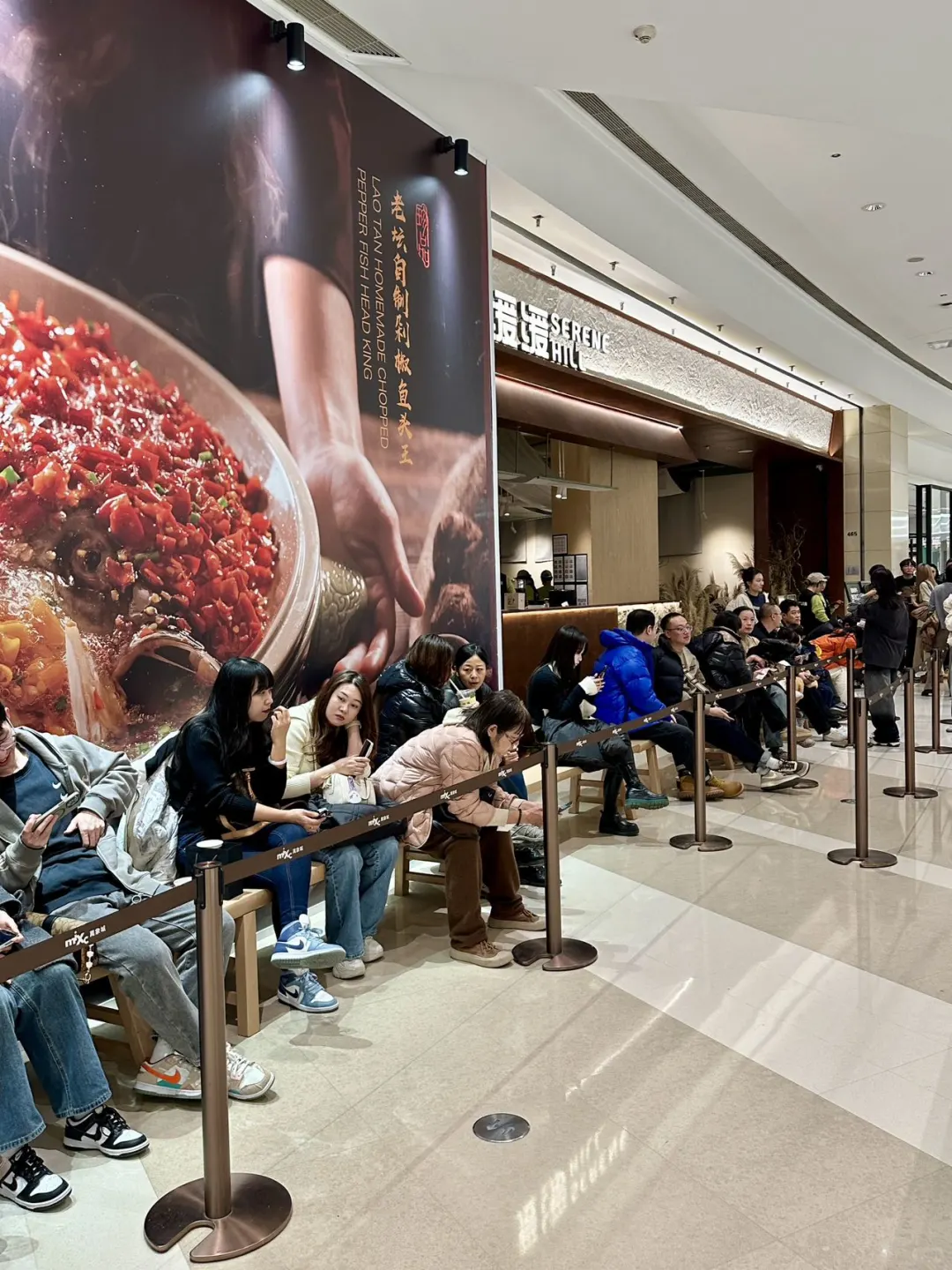 沈阳这家店门口这么多人什么情况啊！