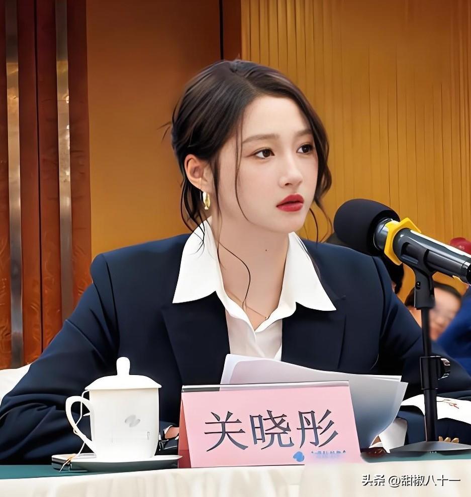 《生逢其时》，

就演齐时这演员关晓彤，

原本以为她这次还是一如既往没想到却是