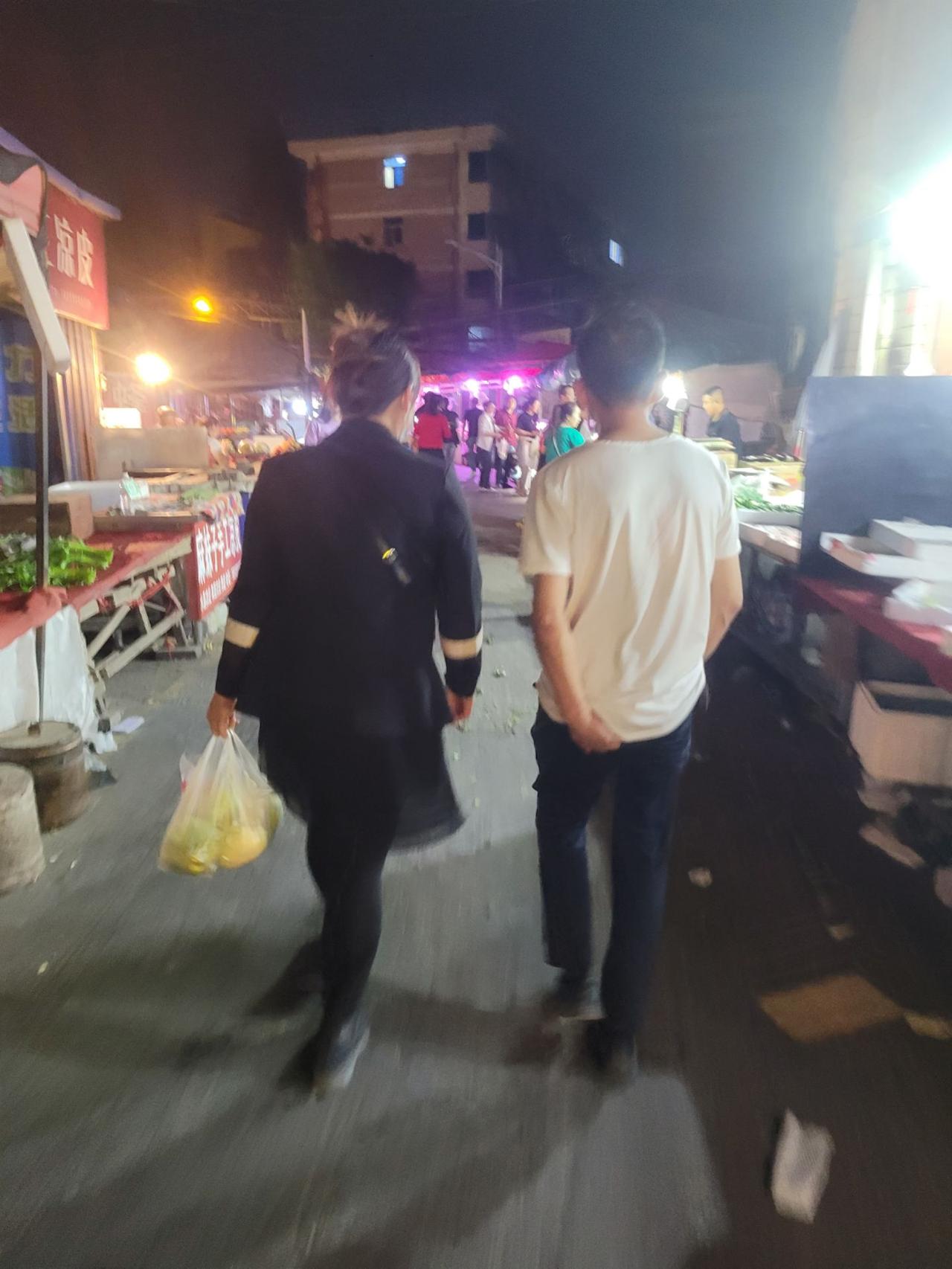 一年前，婆婆突发脑溢血，被送进了重症监护室。医生直言即使抢救回来，她也可能瘫痪或