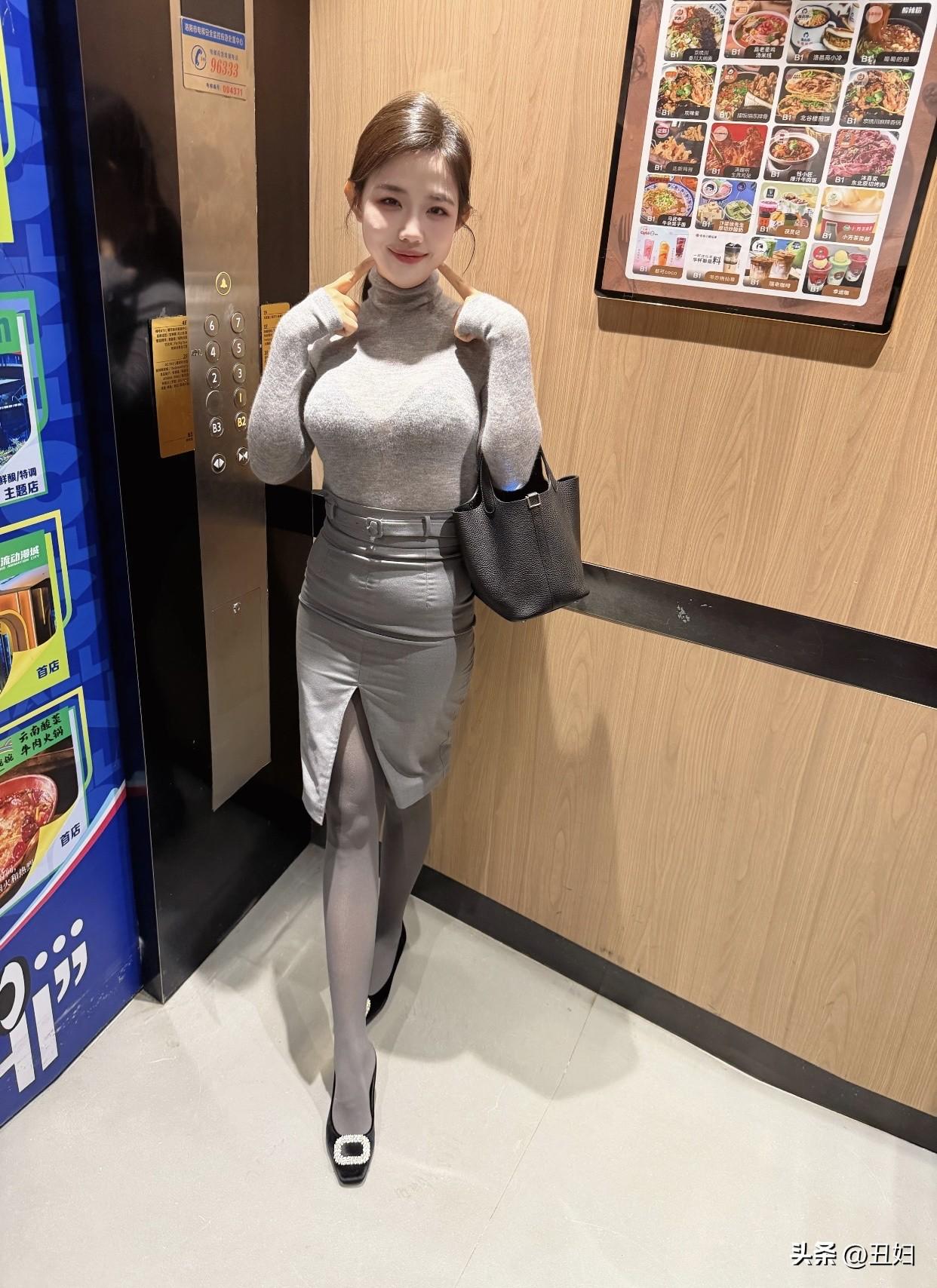 秋冬暖系穿搭分享茶香满屋，静享时光。