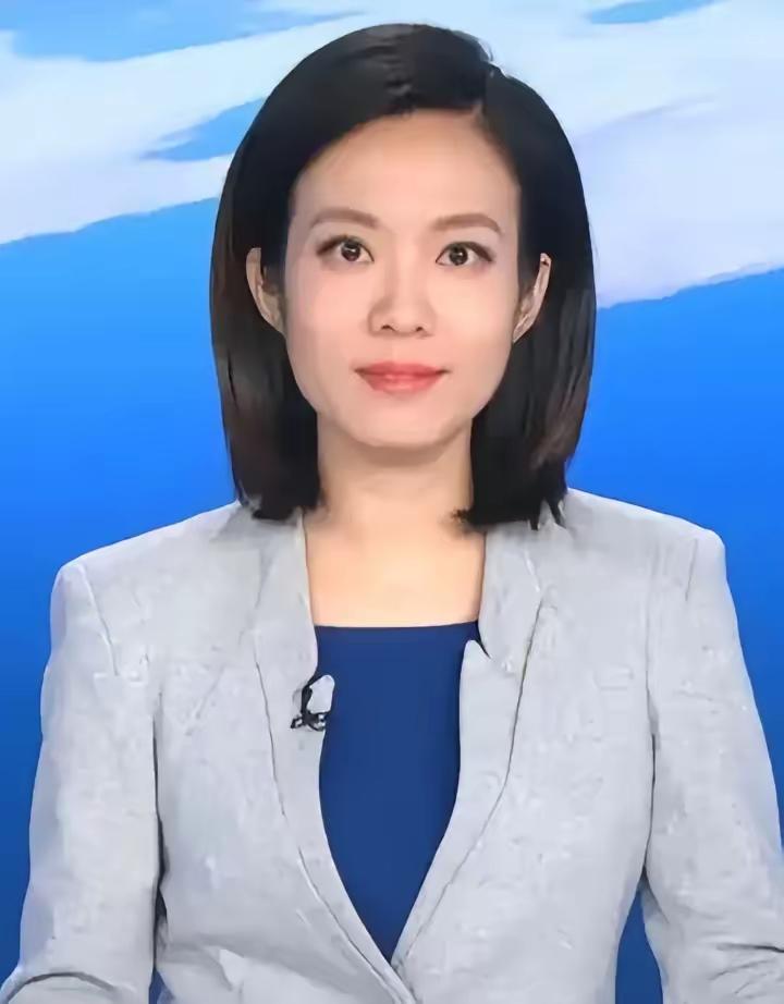 这位美女你们吗？
她的颜值好高，就算是董卿、周涛来了都是甘拜下风的存在
她的主持