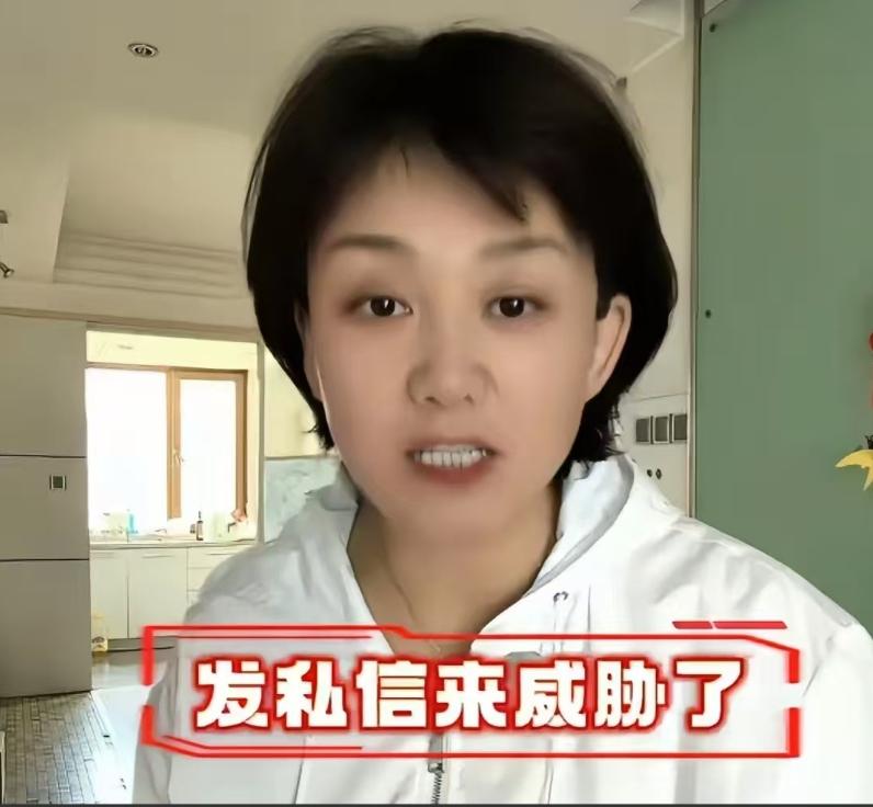 坐拥近六百万粉丝的女记者杨威，因为曝光福建漳州龙海区“药水杨梅”的内幕，直接捅了
