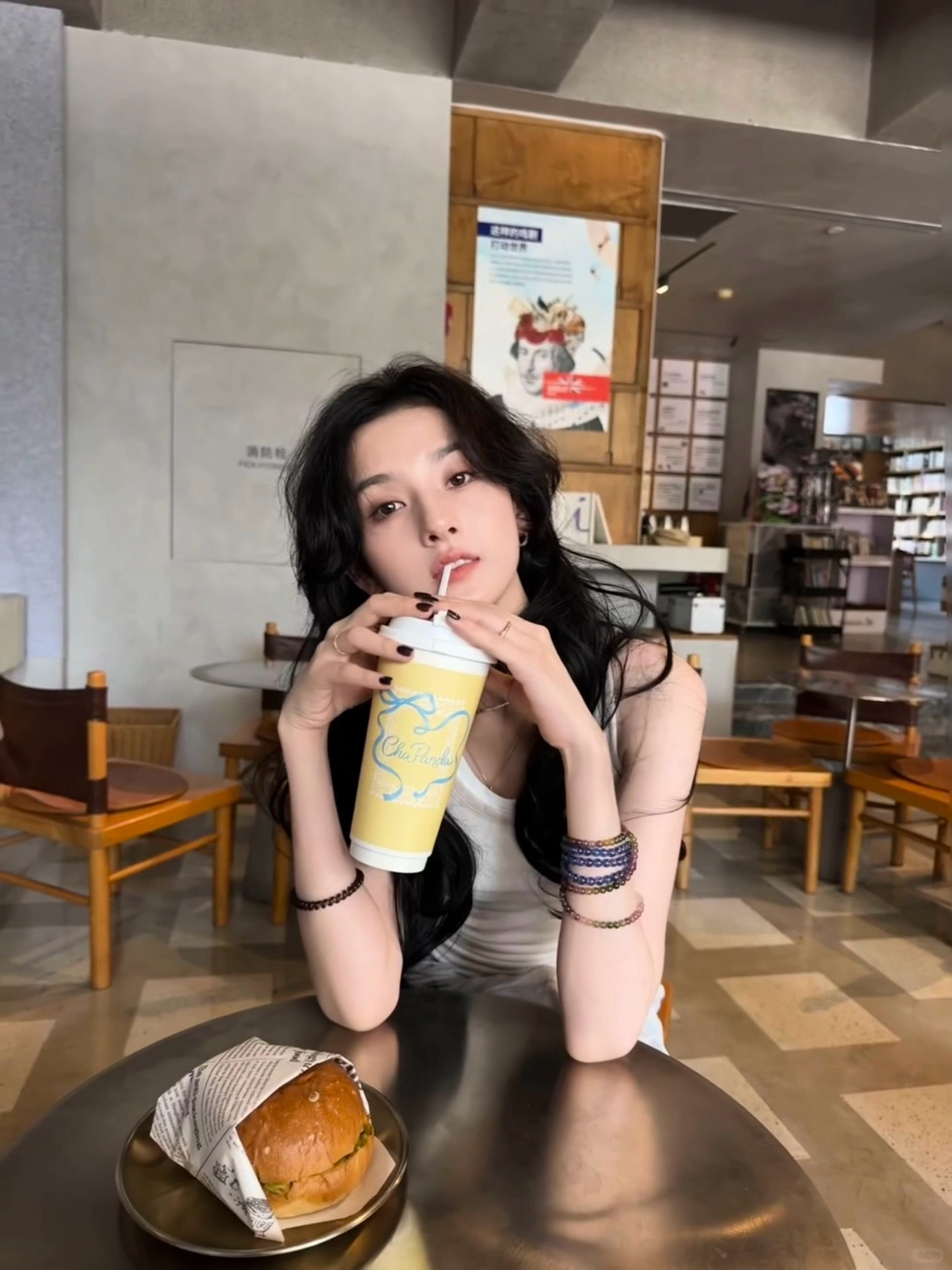 我想象中我喝下午茶的样子： 