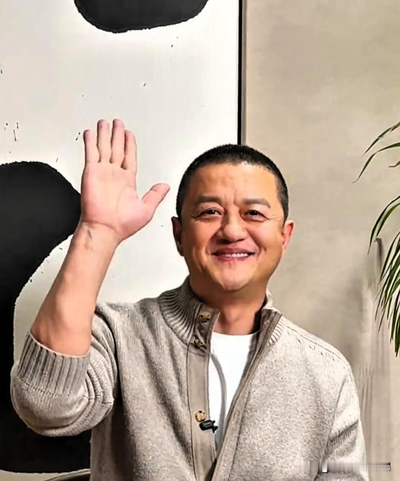 李亚鹏这次算是踢到铁板了！

昨天带货“霞湖世家”直接现场翻车。

直播间里扯着