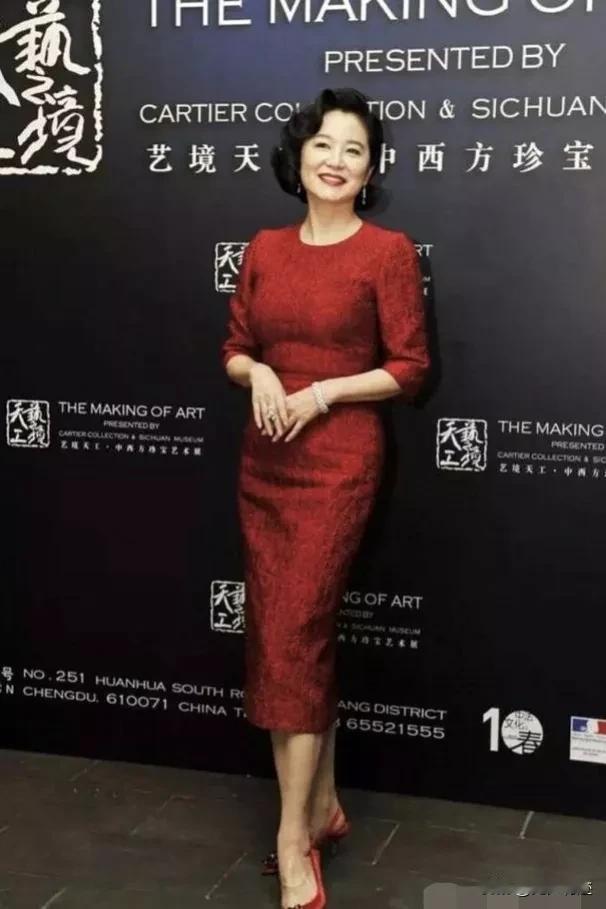 林青霞长得美，活得也美，美貌、名气、财富，爱情、婚姻、孩子。女人们想拥有的，她都
