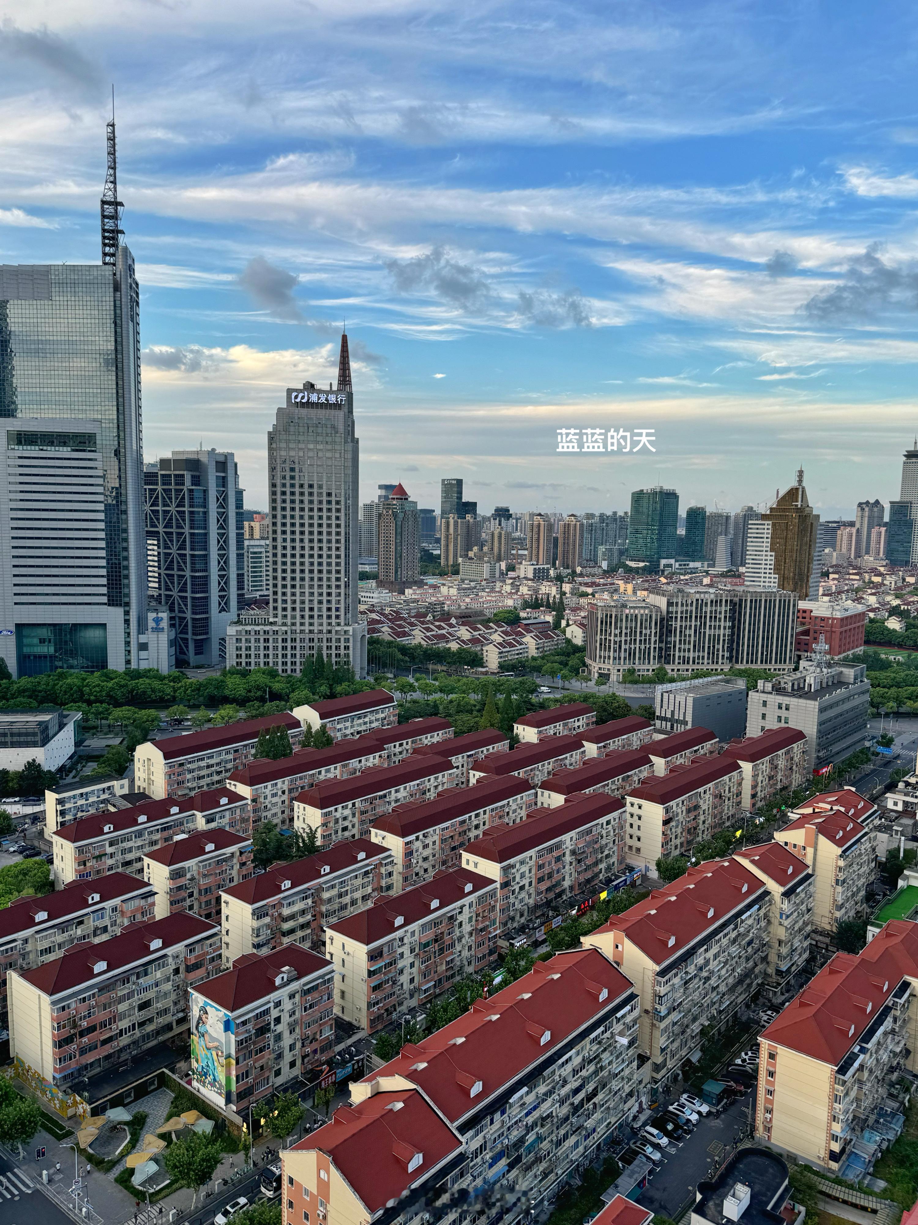 我可太爱宅家了🏠整理收纳就过去一整天丢了好多过期的药品晚餐吃了妈妈做的饭菜😊