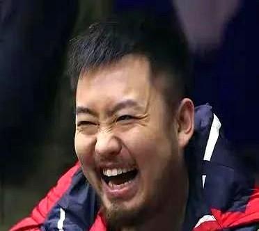 睢冉把周琦往谈判桌上一摔，CBA的天花板直接掉渣。

一纸“4+2”旧合同，新疆