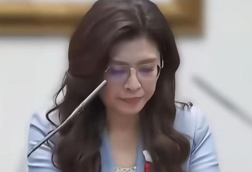 台湾女生三连问击穿郑丽文：1，港澳收复回归的时候没有让港澳民众投票同意回归。2，
