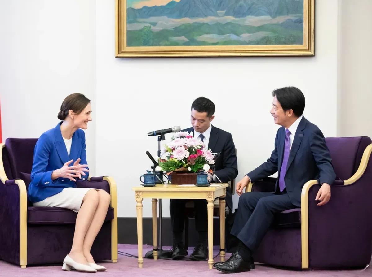 中国驻立陶宛大使馆（代办处）：我们深表遗憾地告知您，根据中国外交部的最新决策，我