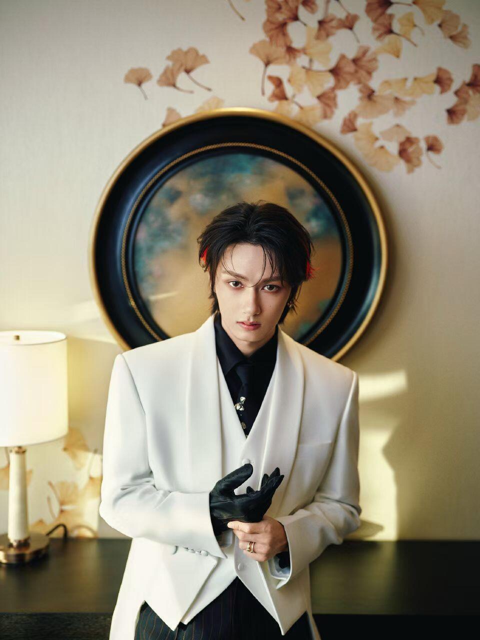 文俊辉文俊辉骨节分明的手 家人们谁懂啊！文俊辉工作人员太会拿捏，骨节分明的手特写