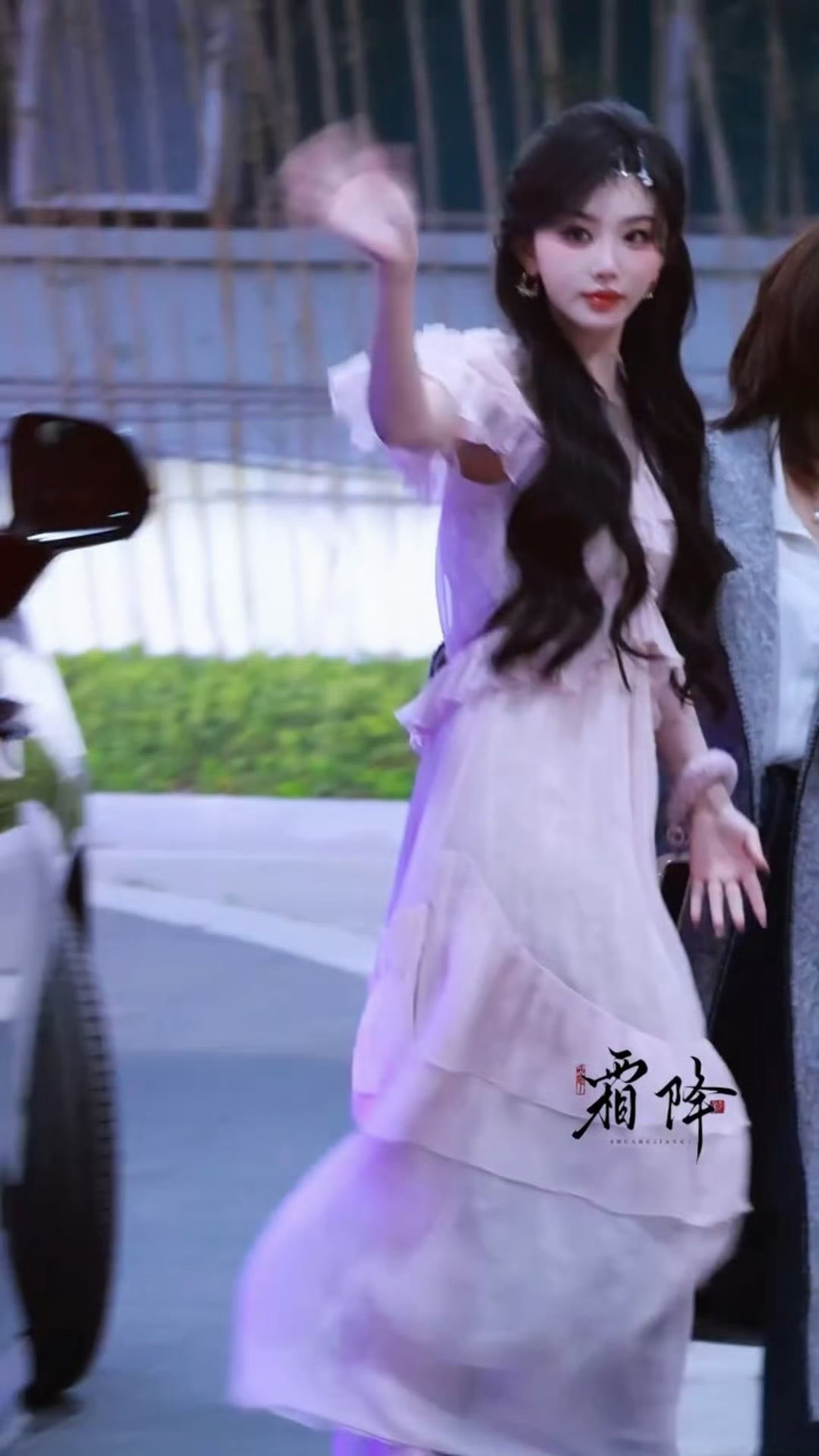 孔雪儿今天逐玉追剧团上班路透，好美丽 