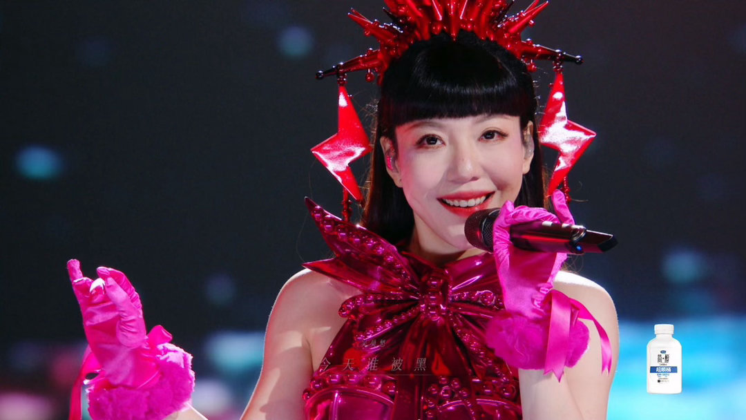 吴莫愁国乐无双舞台好雷好爽很多舞台追求稳妥模板，吴莫愁反其道而行，大胆个性的设计