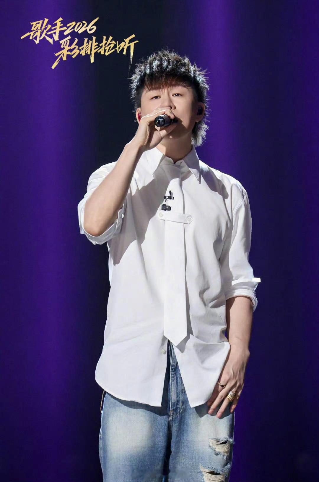 胡彦斌编曲歌手直播歌手直播舞台太震撼！胡彦斌新编演绎《我是不是该安静的走开》编曲