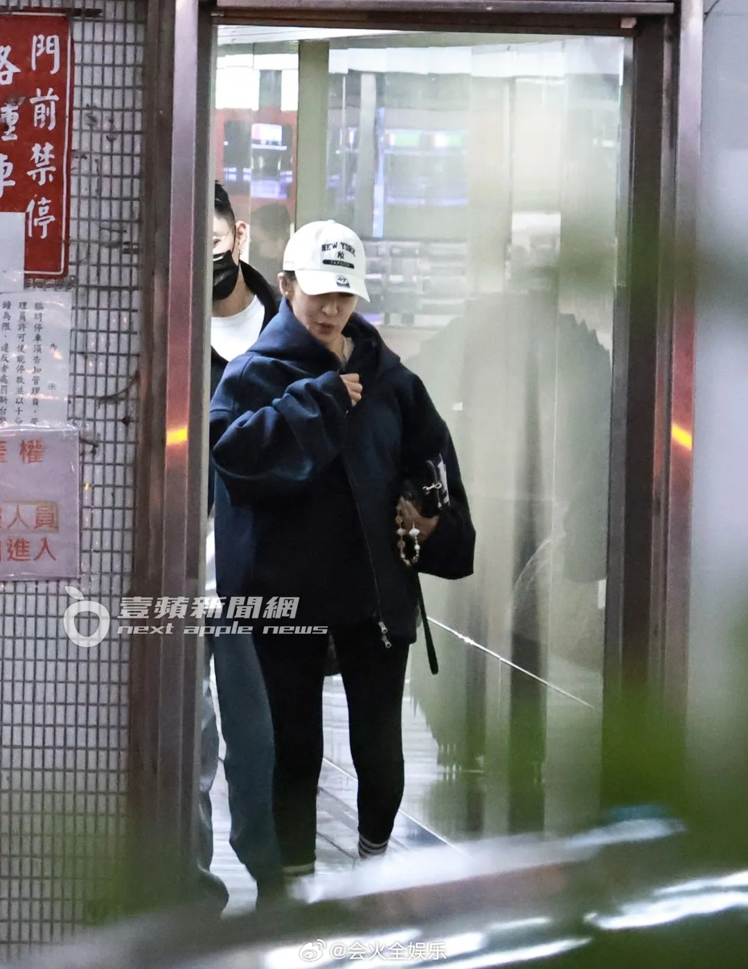 萧亚轩做复健 萧亚轩为复出积极努力 