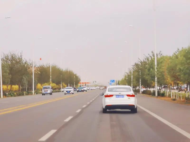 上联：船在水中走，求下联车在路上行