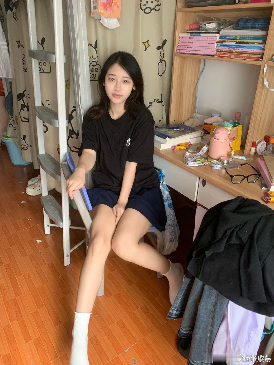 女大生宿舍的周末日常～ [赢牛奶]  