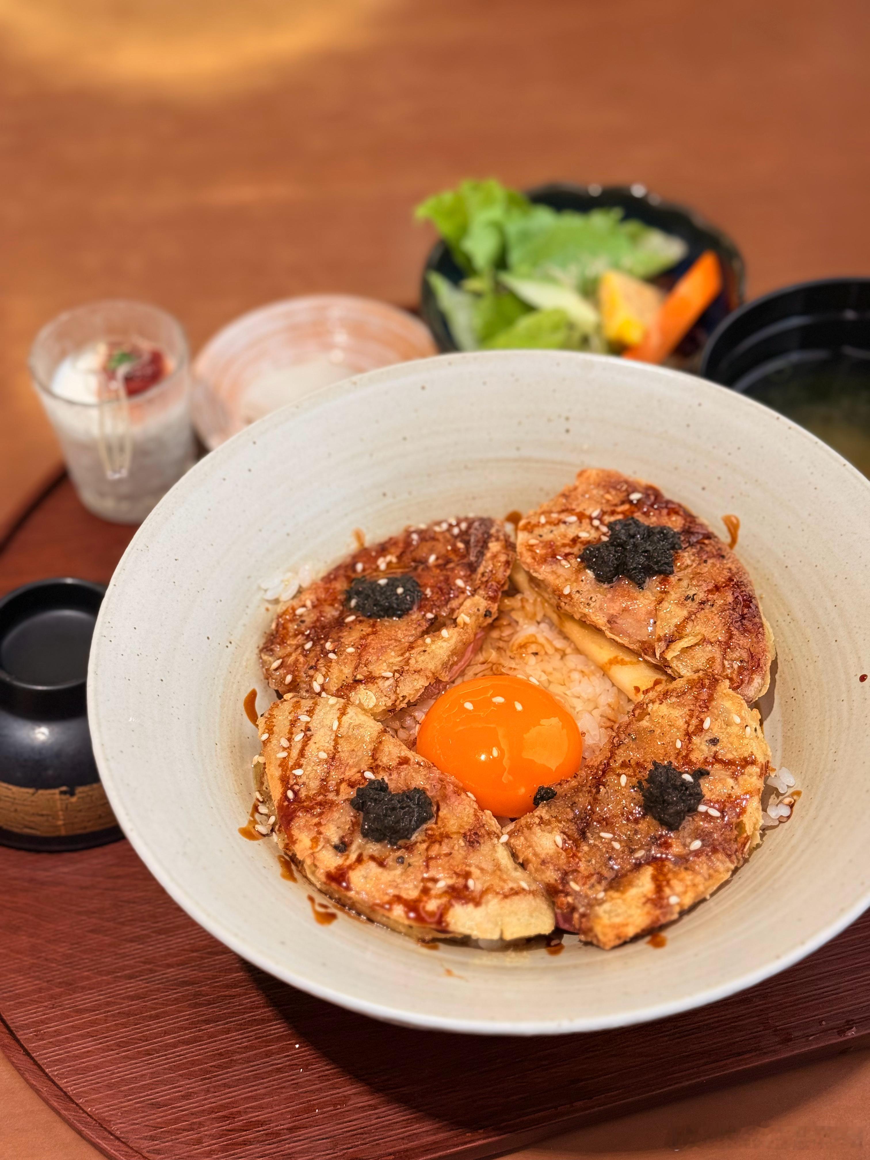 自己做饭数周后，周末懒得搞决定外食，于是获得了报应：中午点了一个巨咸巨油的韩餐外