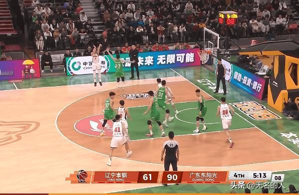 广东辽宁开启全华班大战，胡明轩三分终于投进，辽宁三分颗粒无收



广东大比分领