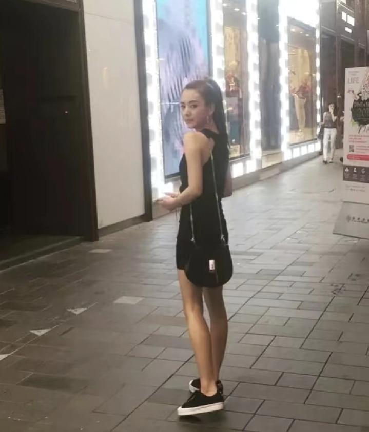 向太点评方媛，说：“羡慕嫉妒她的人太多了，她只是一个聪明可爱的女孩……”
说得好