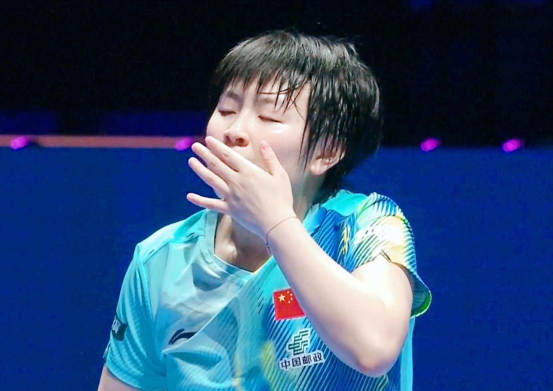 侯英超都懵了，覃予萱，你怎么总喂反手位？
温特防弧磕的太舒服了。
今天输球，
完