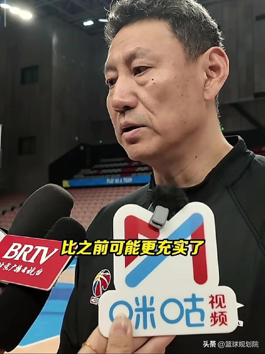 李楠指导想夸广东队，确实没人夸，想了半天说，场上的阵容更均衡了。

李楠指导这段