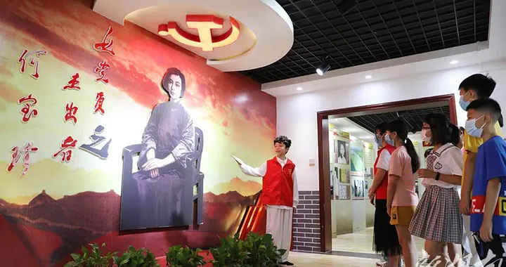 争当小小红色讲解员