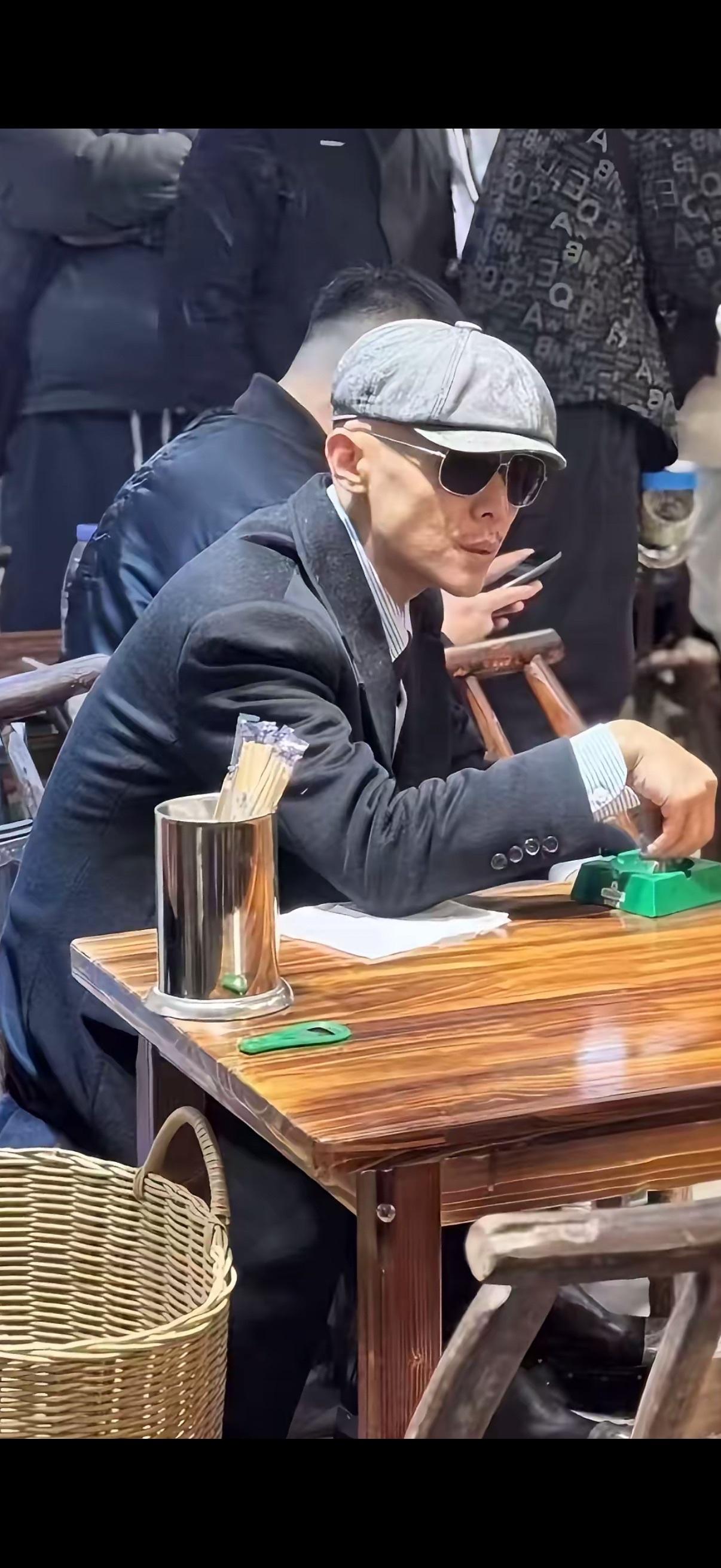 女孩：冰哥，我当初不顾家人反对，义无反顾远嫁来到他的城市，远离了父母和朋友，以为