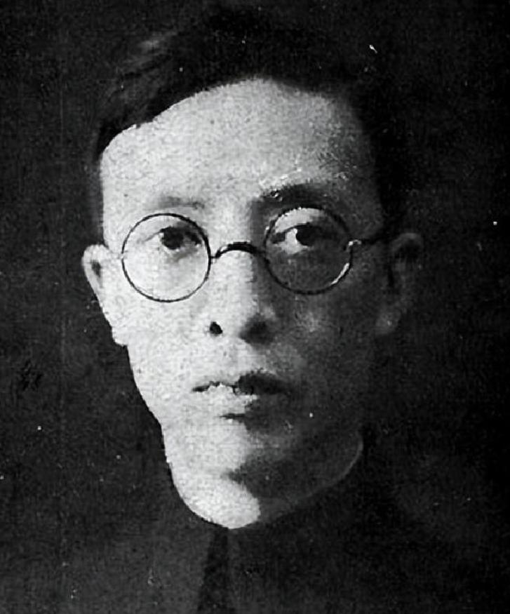 1947年，中统特务头子叶秀峰在看到报纸时，被一则广告吸引：“寻找银老太太！”狡