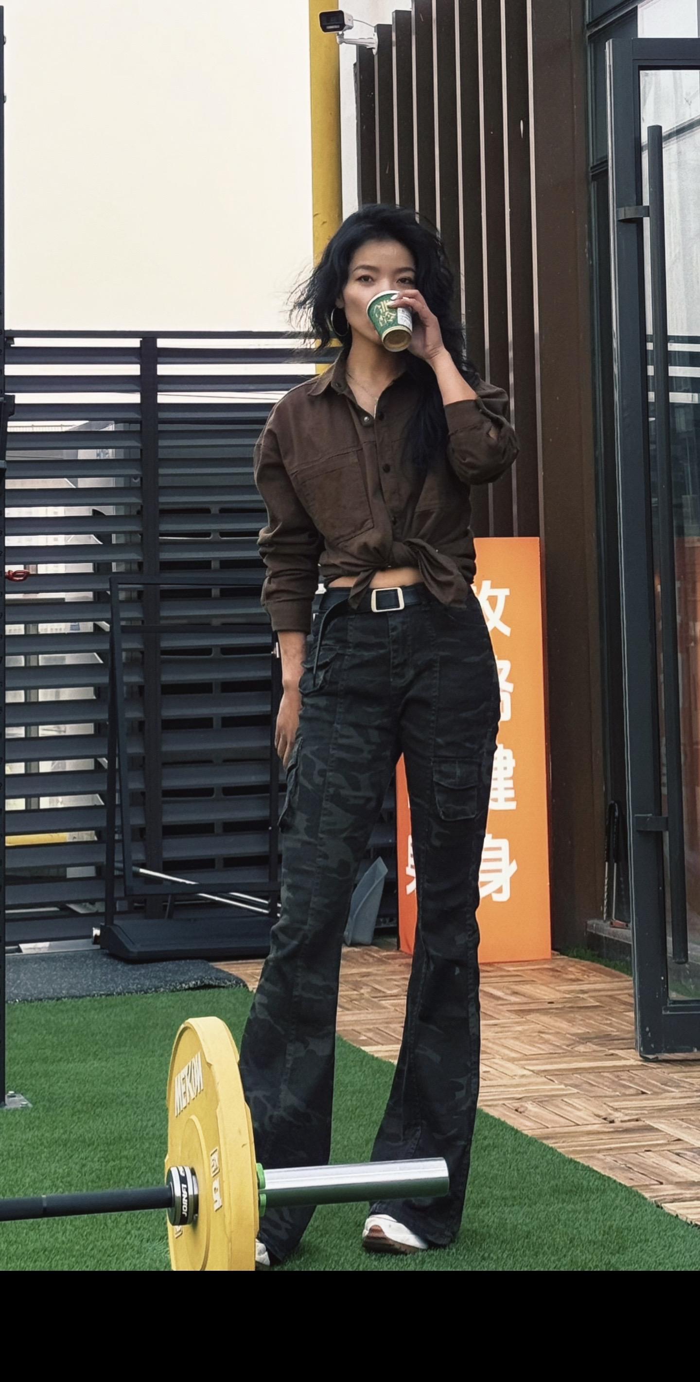 你要自信 独立 睿智 松弛有度 .