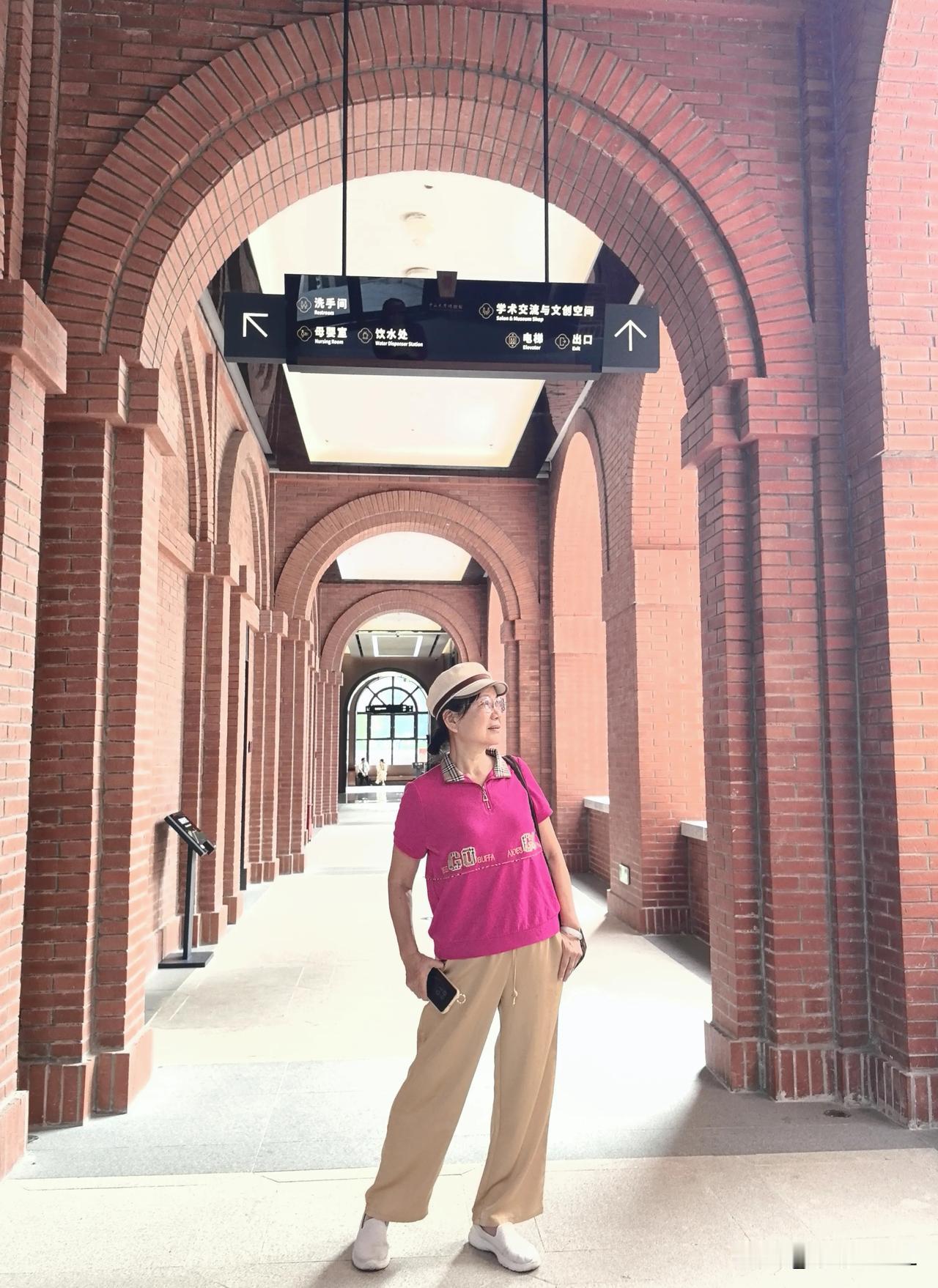 中山大学博物馆
晒图笔记大赛
国庆长假，到处是人，我们来到中山大学西门，进入这所