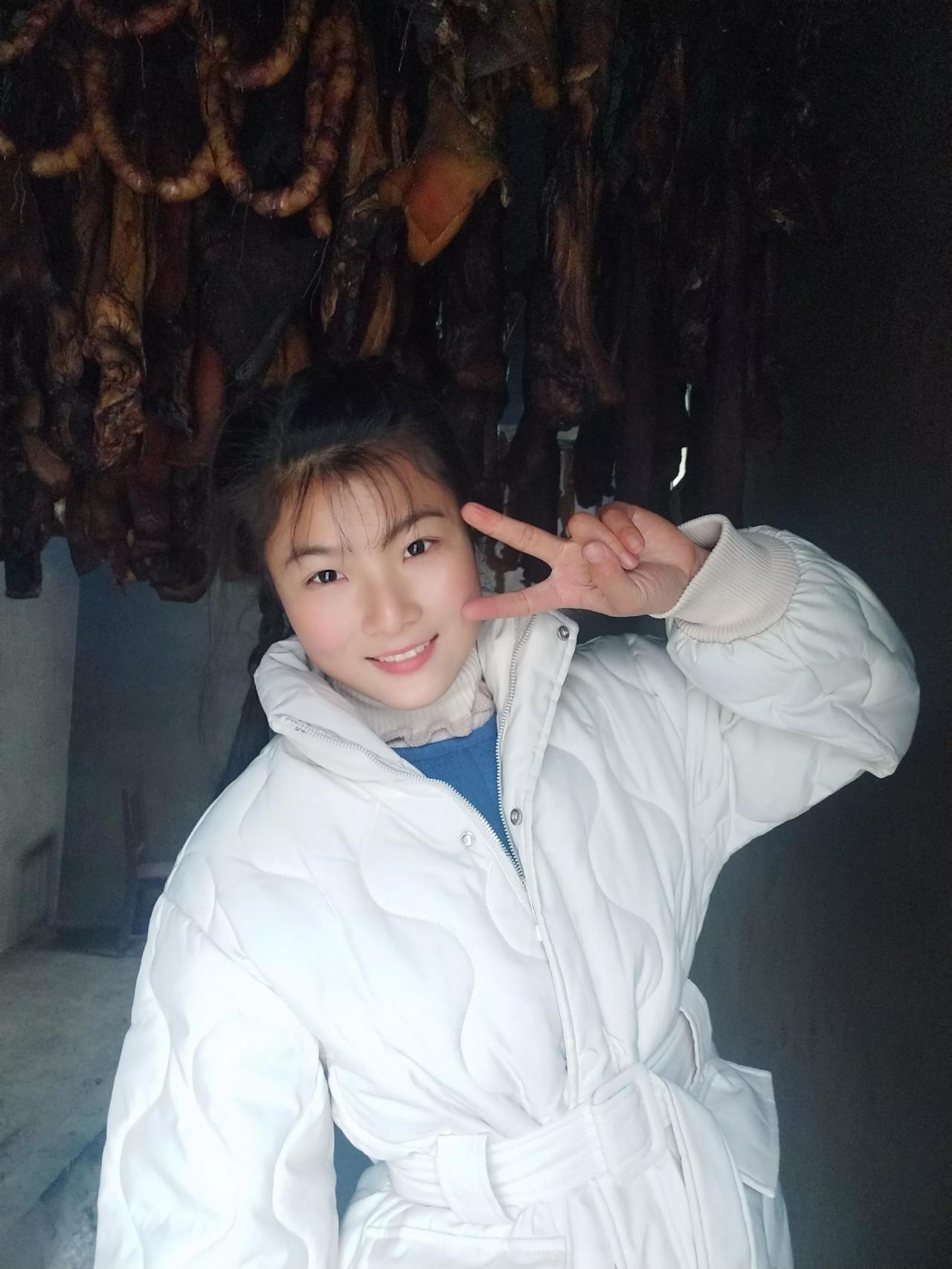 我就比模特矮了5厘米
人家穿到膝盖的位置，我穿到小腿，我说谎还是模特说谎。