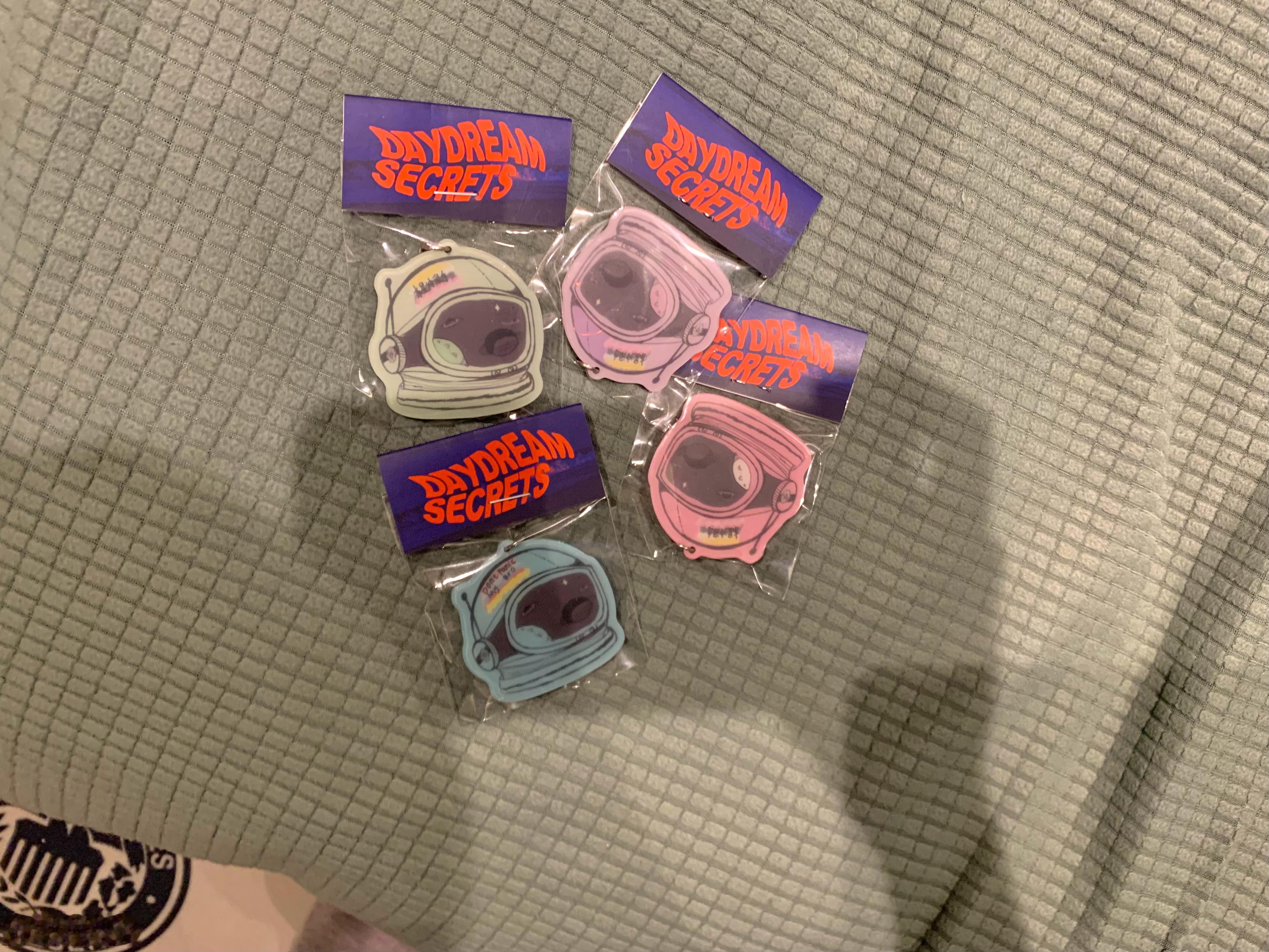 白日密语的周边太顶了 所以我得顶着拍别管了 