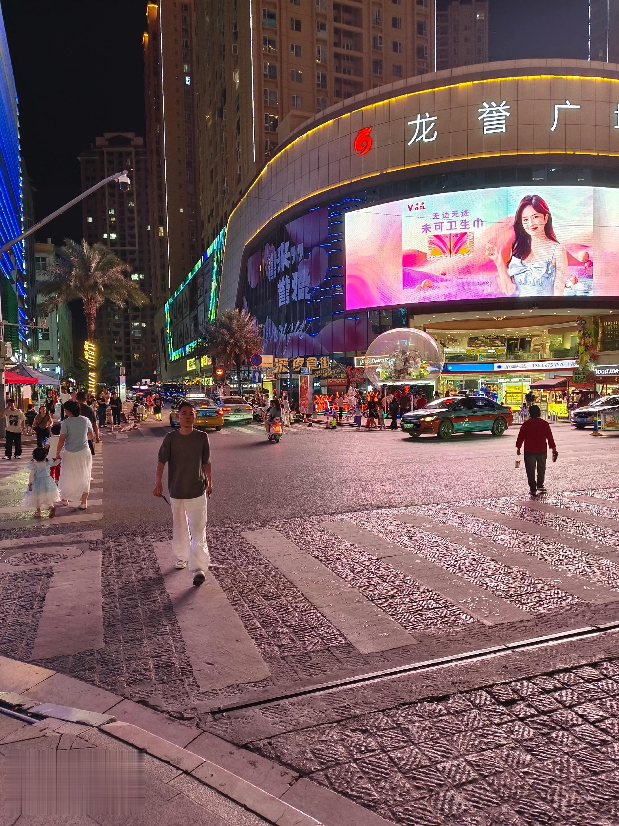 “成年人的世界，除了生命的终点越来越近， 其它都是渐行渐远。”