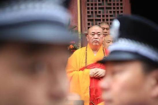 60岁的“释永信”被打回原形，这位名叫“刘应成”的少林方丈，用长达二十多年的修行