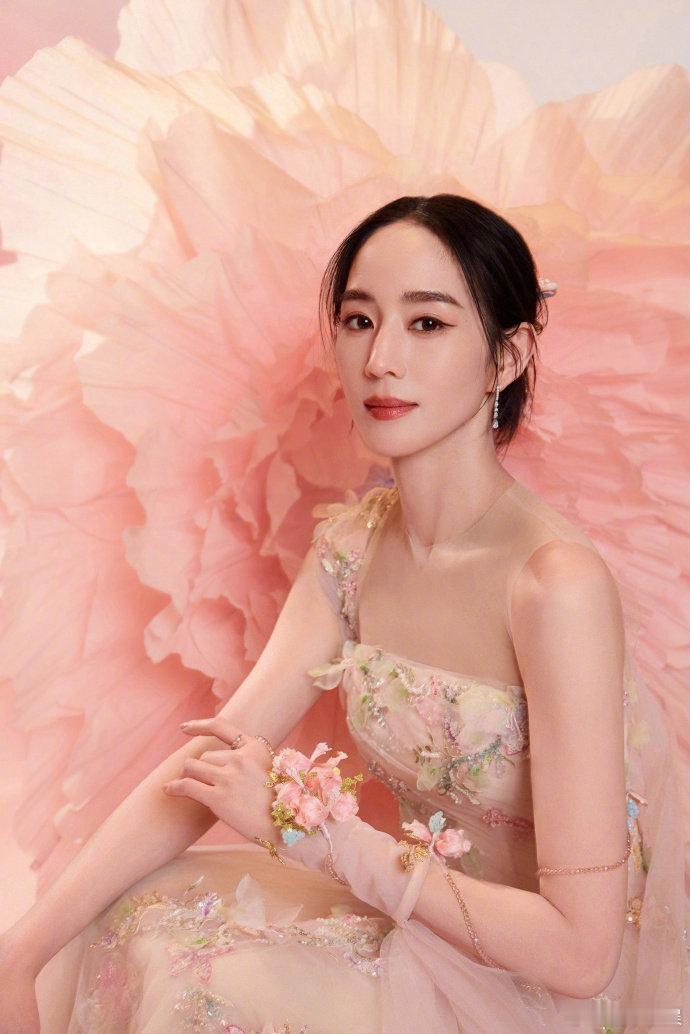 张钧甯教大家养下颌线 实用技巧 + 搞笑名场面双丰收🥰！张钧甯教的养下颌线方法