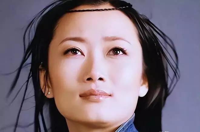 为啥美女明星只找有钱的不找有权的？阶层是个大阻碍。政界人士注重前途、名声，讲究门