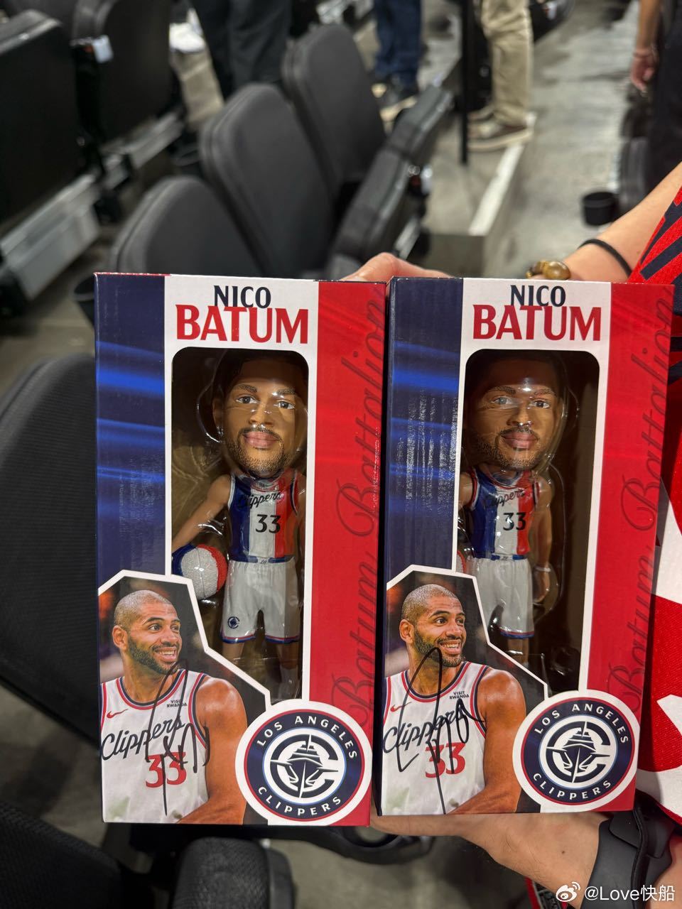 巴图姆法国主题摇头娃娃亲签已经到手，如果今天洛杉矶做自己队赢了马刺，就抽