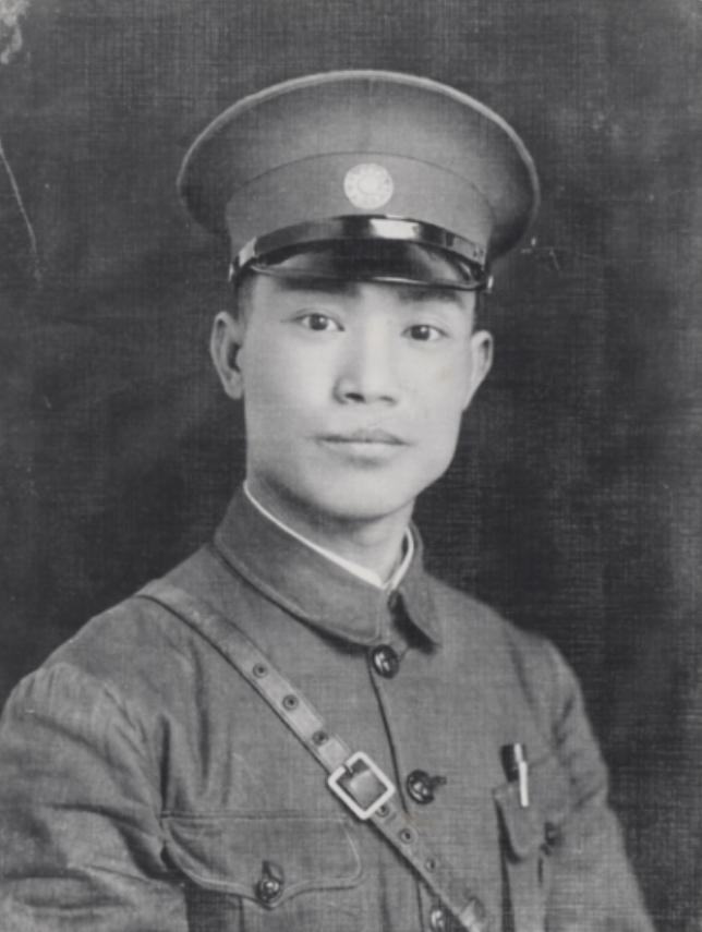 [微风]1925年，陈诚回家奔丧。7年不见的妻子，想与他同房。不料，刚到床上，就