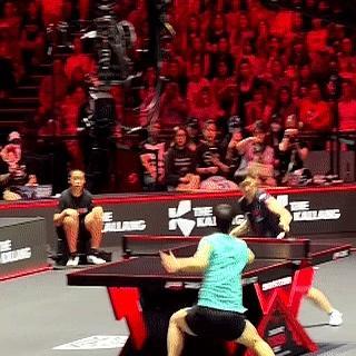 真正的巅峰本能，都是被对手折磨出来的。
 
新加坡大满贯赛场，王曼昱反手拧拉出一