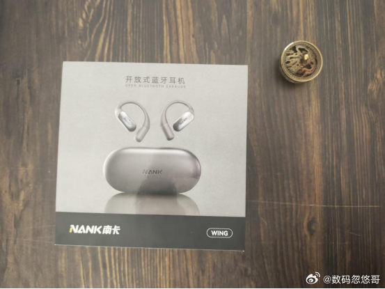 长期戴眼镜、爱运动的姐妹真的懂！普通挂耳耳机挤镜腿、入耳式闷汗难受，这款南卡 W