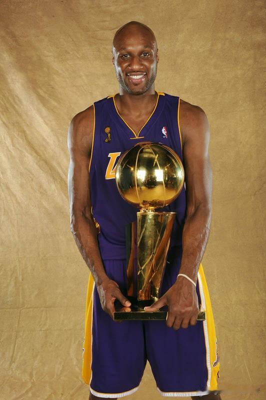 NBA：前NBA湖人球员拉马尔·奥多姆因拖欠房租被赶出位于洛杉矶的住所！
奥多姆