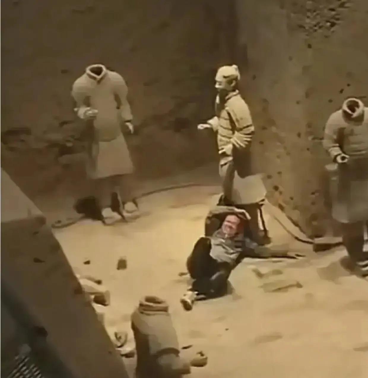 兵马俑那么多年好好的，现在被精神病人给推倒了？

这两天精神病这个群体是真牛啊，