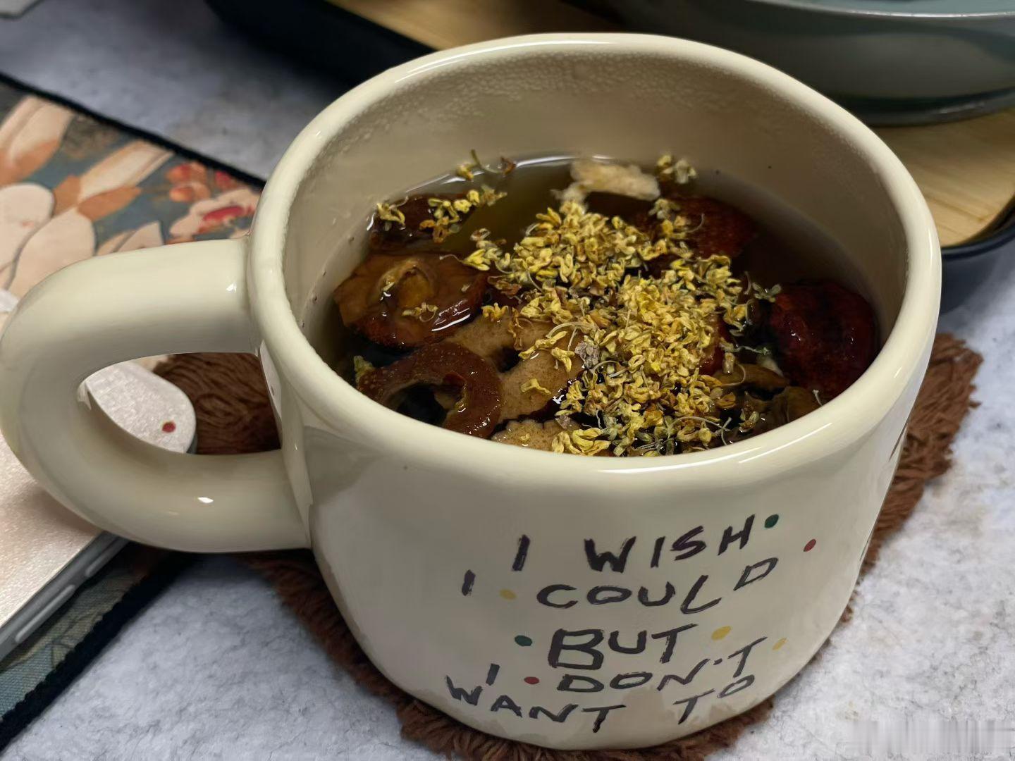 真正有气质的淑女，从不玄耀她所拥有的一切，她不告诉人她读过什么书，去过什么地方，