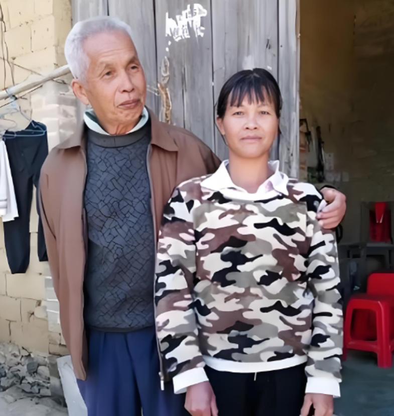 1994年，49岁梁二将19岁女工友带回村，随后两人开始疯狂生孩子，短短21年，