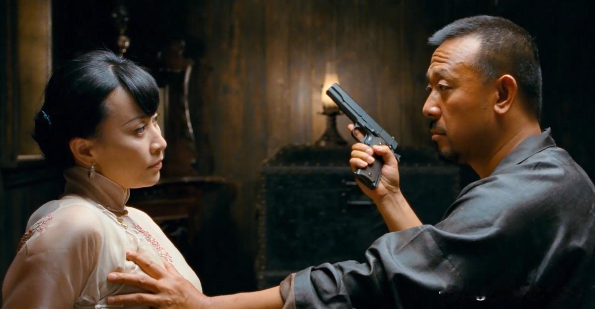 姜文的电影从来对道具就很讲究，一般都会很用心的去选择，这点从《鬼子来了》《阳光灿