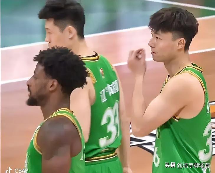 辽篮战胜广州队，乌戈的这个用人确实有点让人看不懂？
首节比赛，乌戈首发阵容派出的