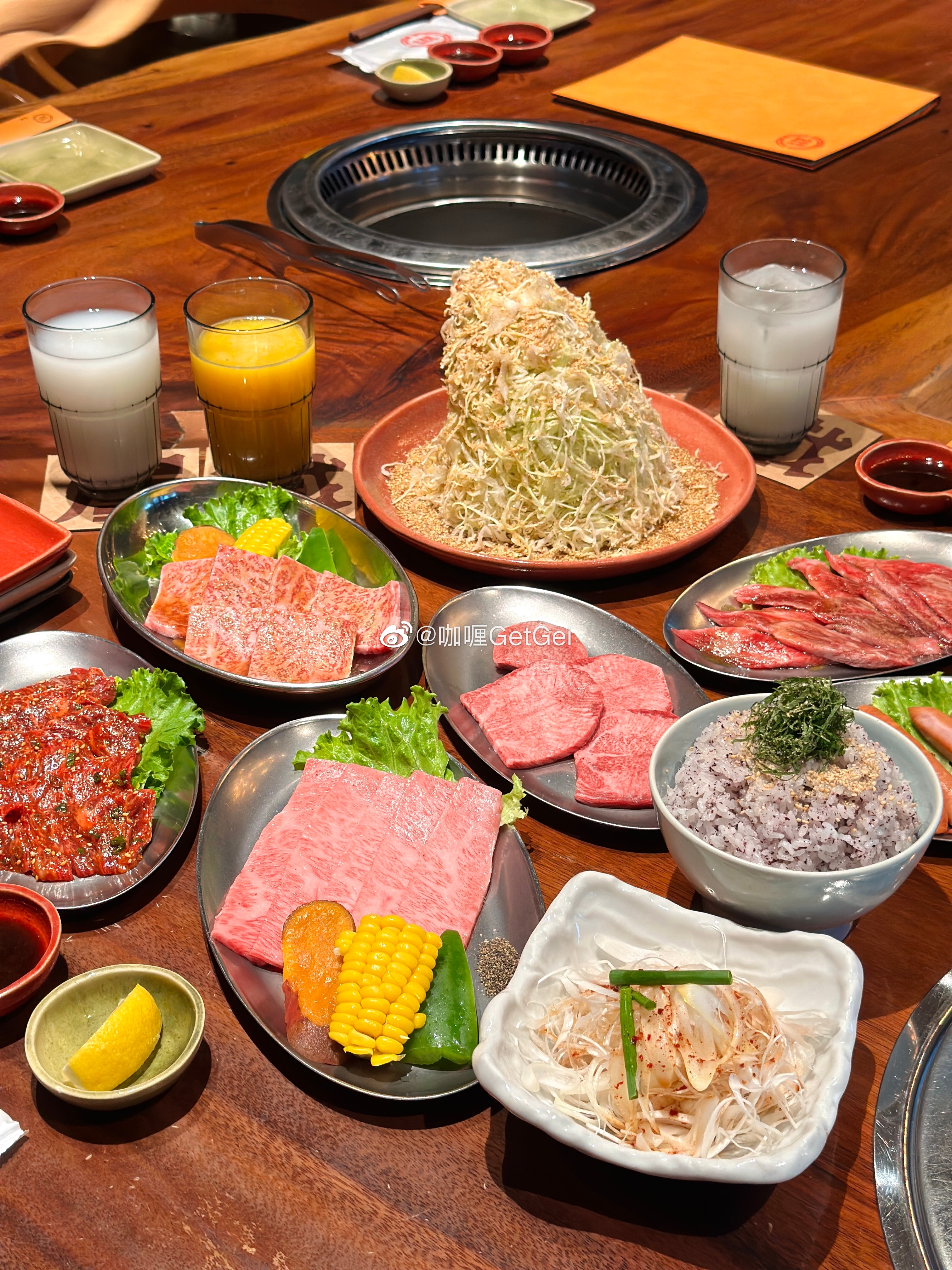 终于吃上了这家心心念念的日式烤肉[哇]可能是很多人心里的魔都烧肉天花板？我们是提